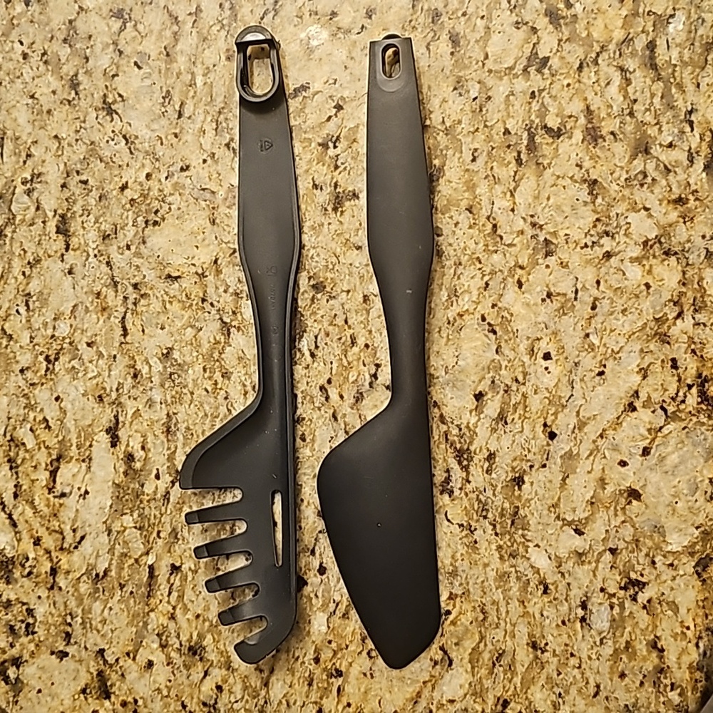 Tupperware Tongs - Picture 5 of 10